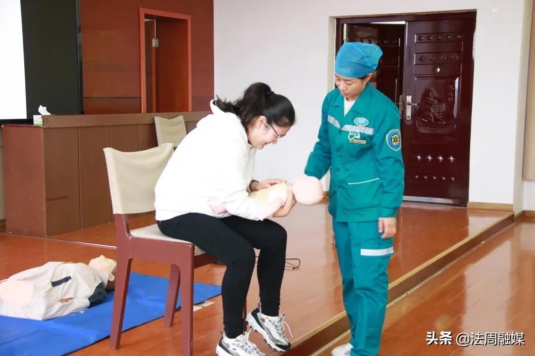 澧县中医医院急救培训团队走进县委党校