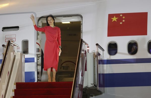 惊天反转！法企首席被美以泄密罪名抓，中美俄密切关注。