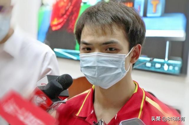 高甜!全红婵追星师兄彭健烽,获赠朱鹮吉祥物惊喜,一脸娇羞偷瞄他