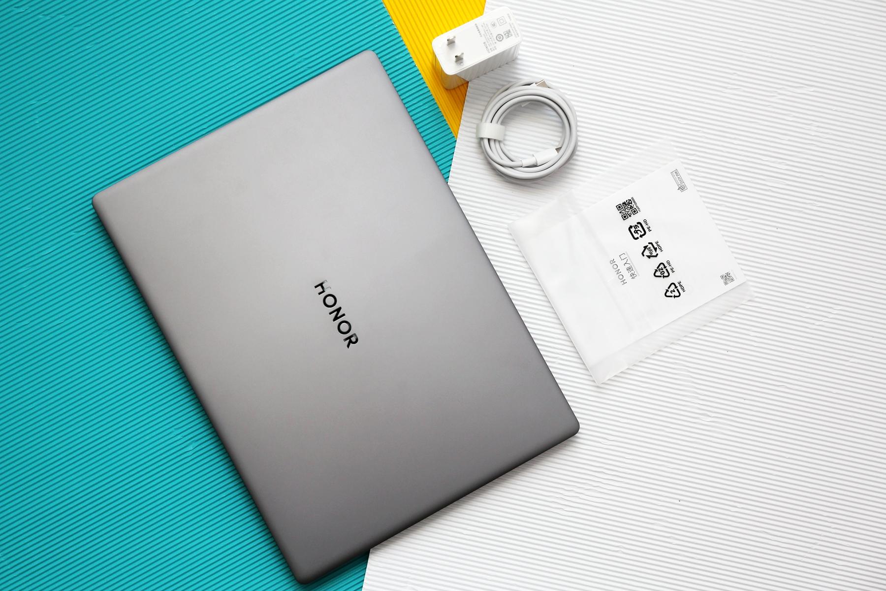 荣耀首款搭载Windows 11的笔记本，荣耀MagicBook V 14 抢先体验