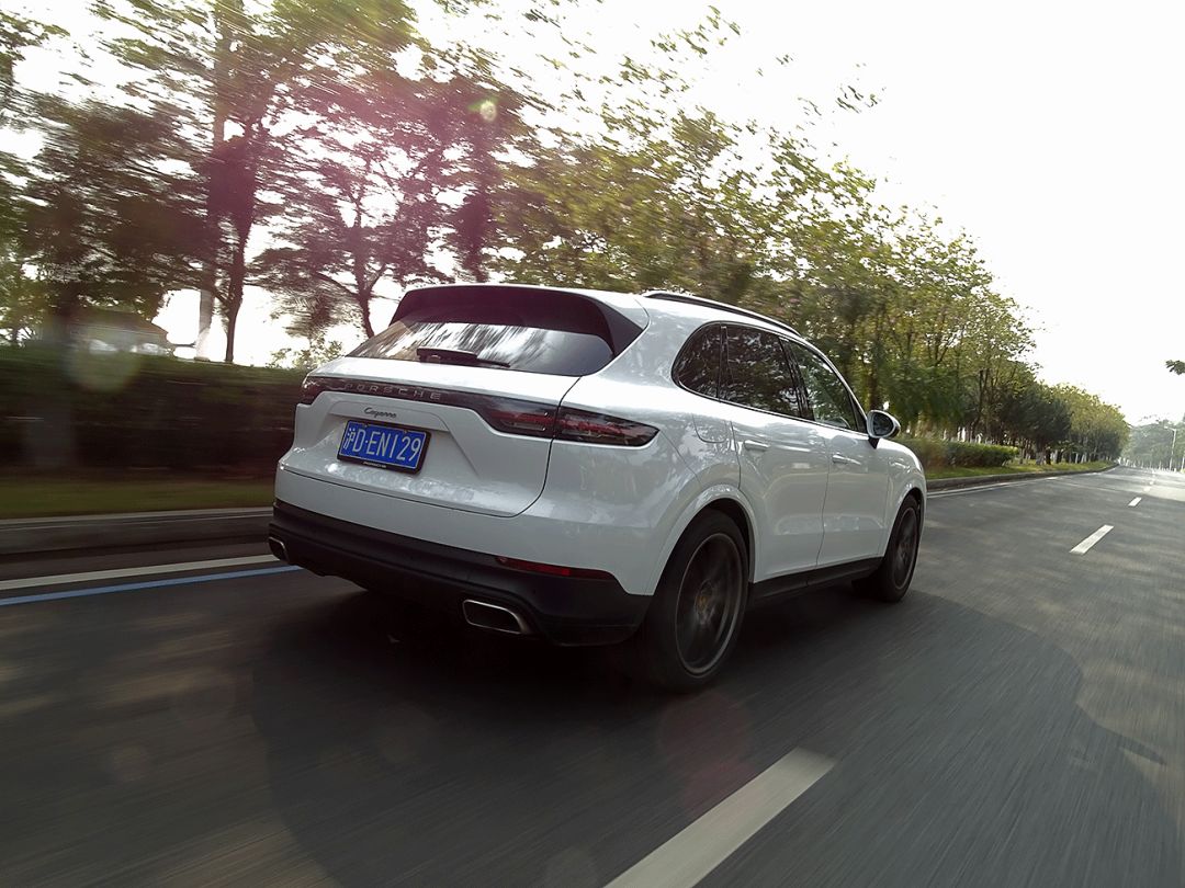 快意人生，试驾保时捷全新一代Cayenne