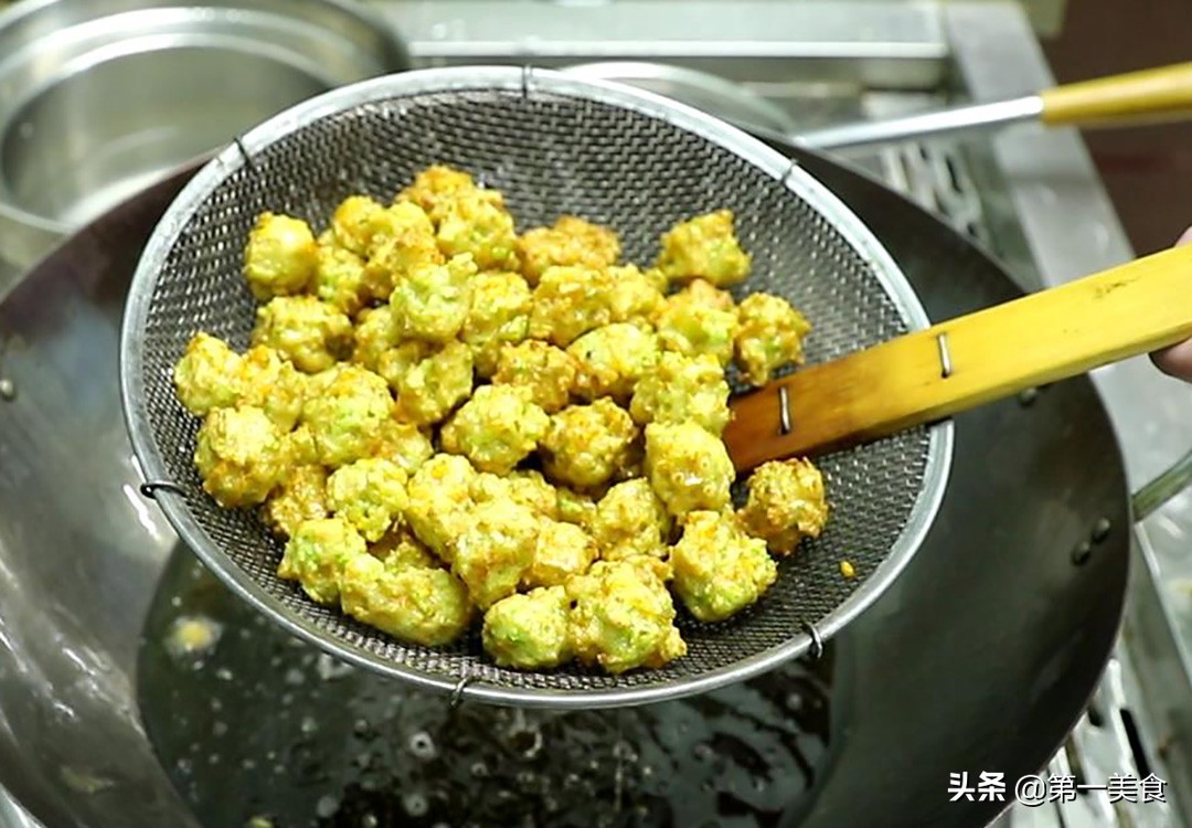 圖片[7]-這3種炸素丸子 比外面賣(mài)得還香 外酥里嫩 一口一個(gè)吃不過(guò)癮-起舞食譜網(wǎng)