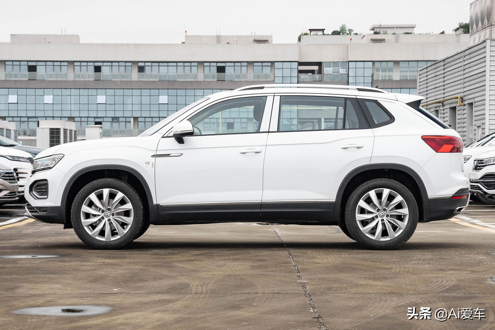 3年销量45万辆，德系热销家用SUV，便宜省油带四驱，实拍大众探岳