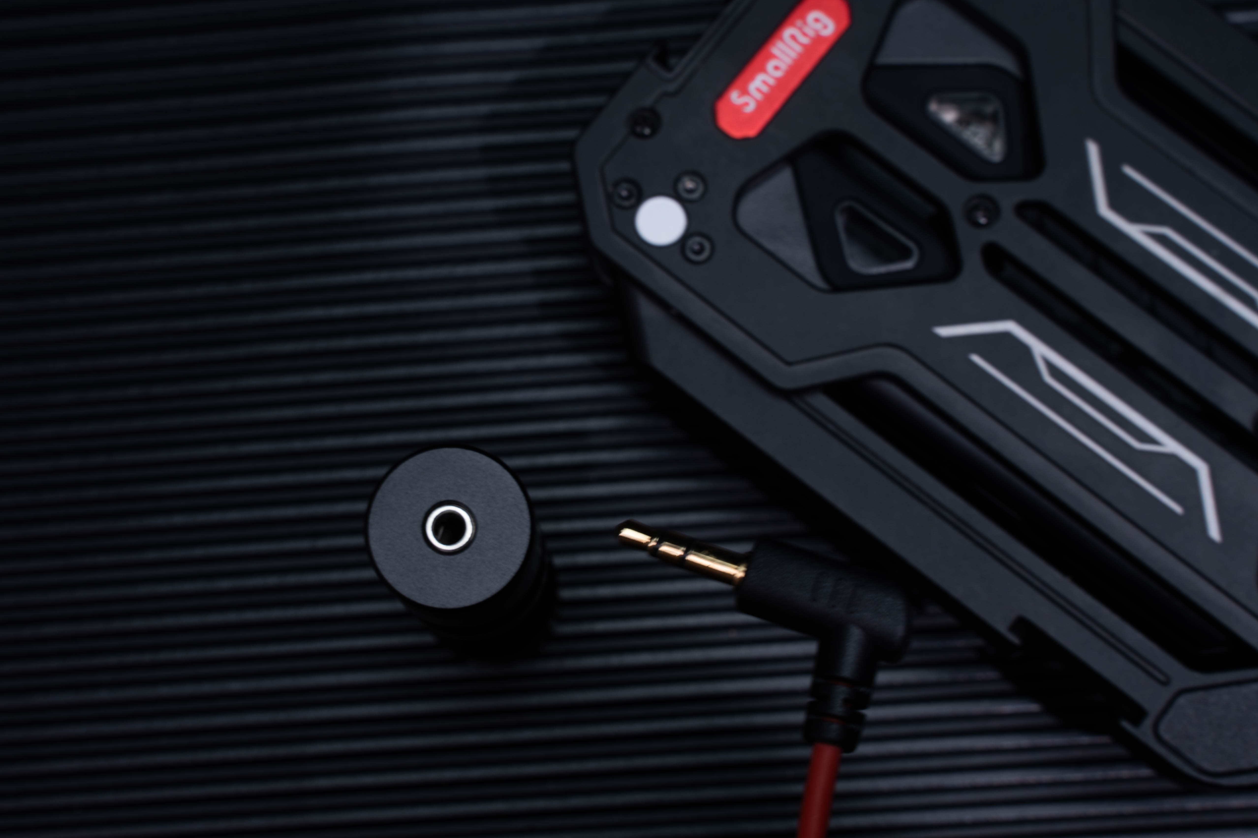 怎么用手机拍出大片？斯莫格手机折叠拓展框为视频创作者助力