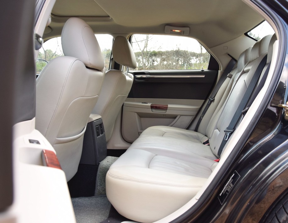 复古、肌肉、典雅——克莱斯勒300C