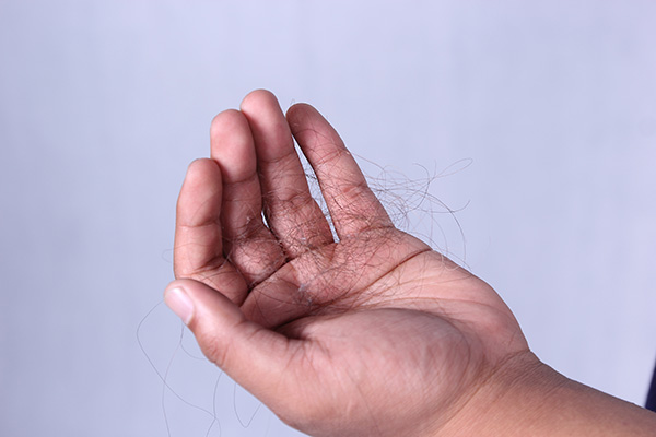 洗发水直接抹在头皮上容易脱发？关于洗头，5个说法是真是假？