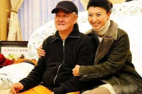 闫学晶离婚原因曝光,现任马明东颜值碾压林越,财富超过赵本山