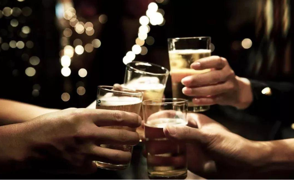 5种醉酒状态,暴露一个人的潜藏性格,你属于哪种?