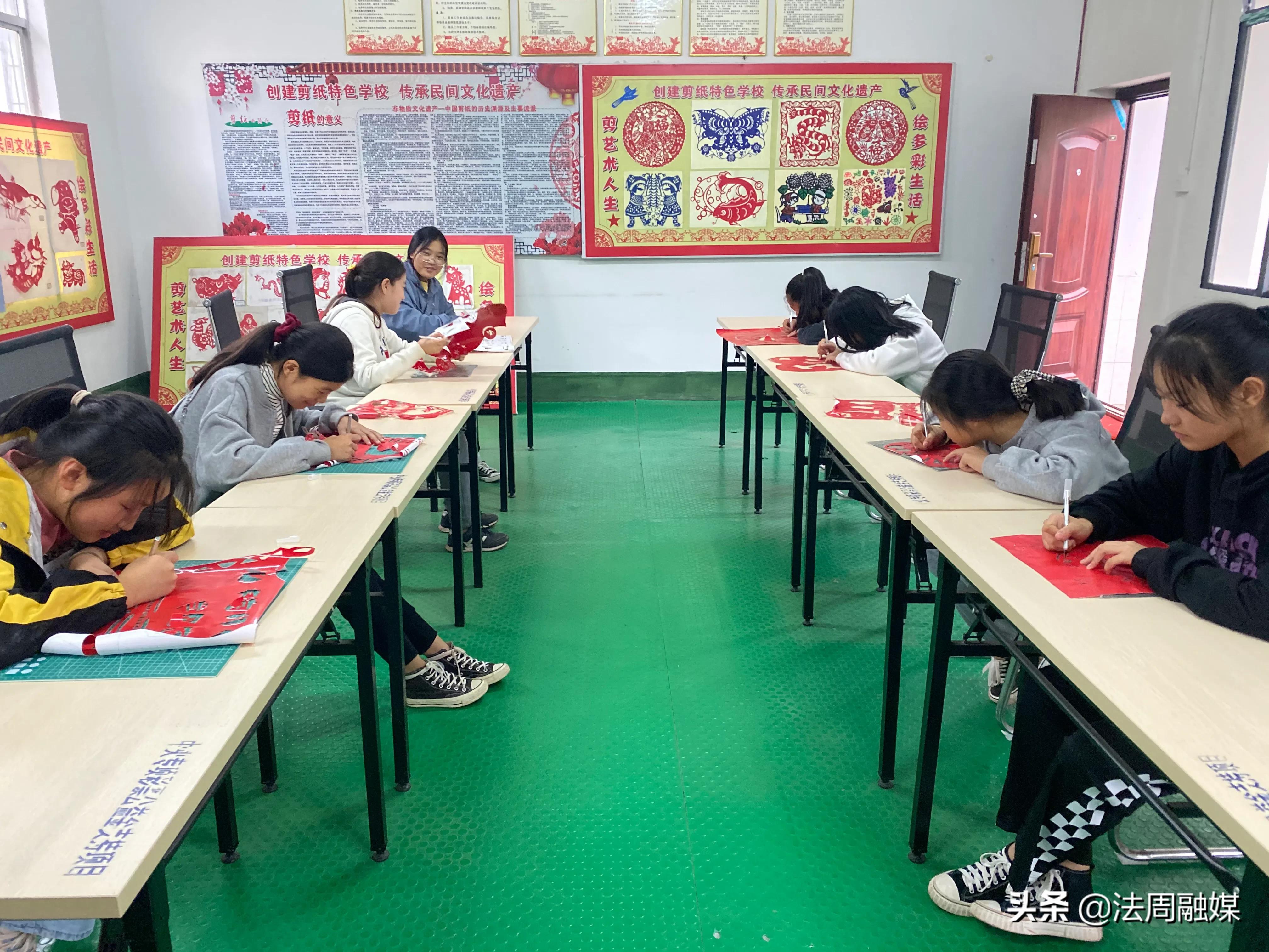 清风沐校园 廉洁育桃李——澧县官垸镇中学举办系列剪纸活动