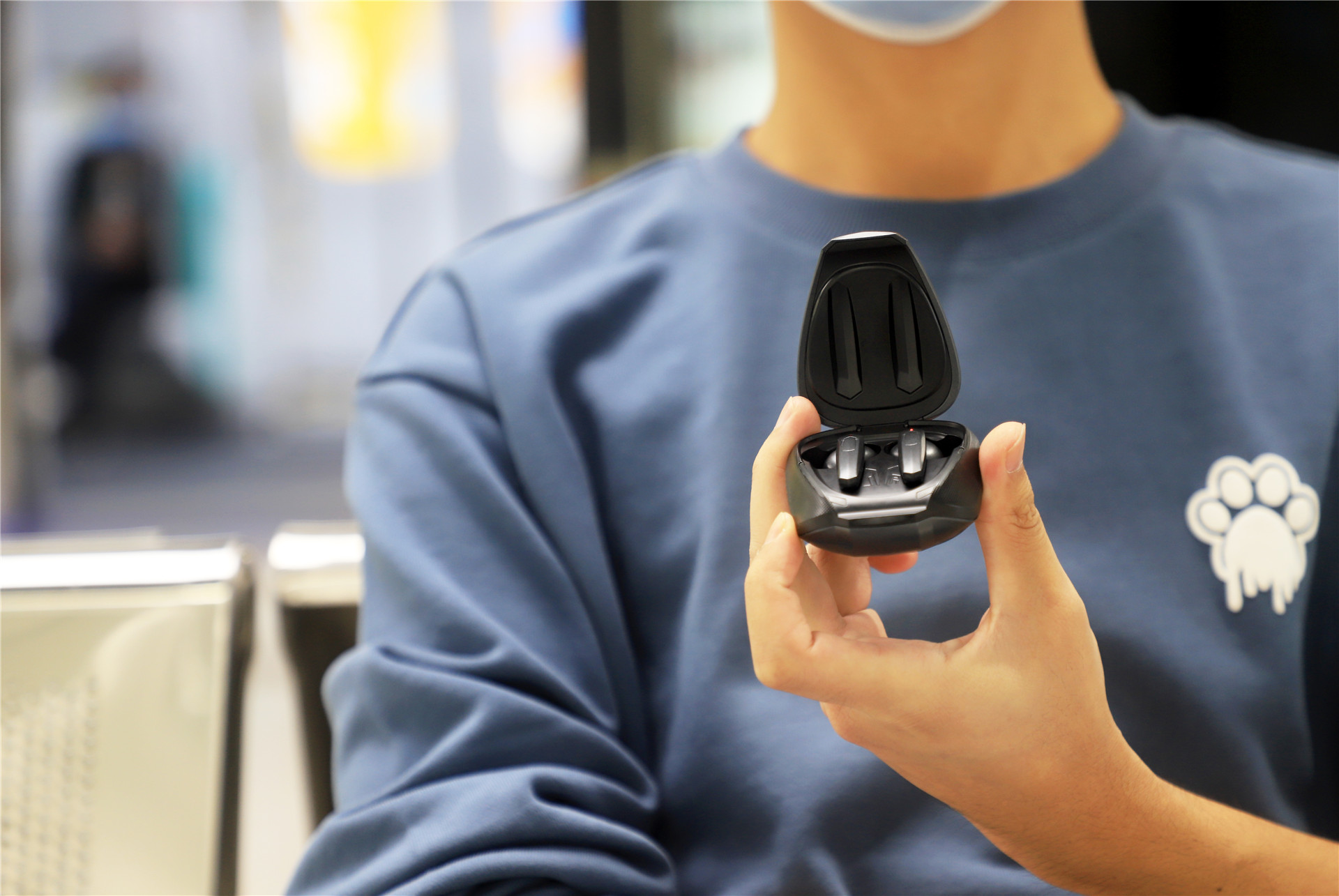 职业电竞战队联合操刀，专为游戏玩家深度定制，奥恳ES07耳机体验