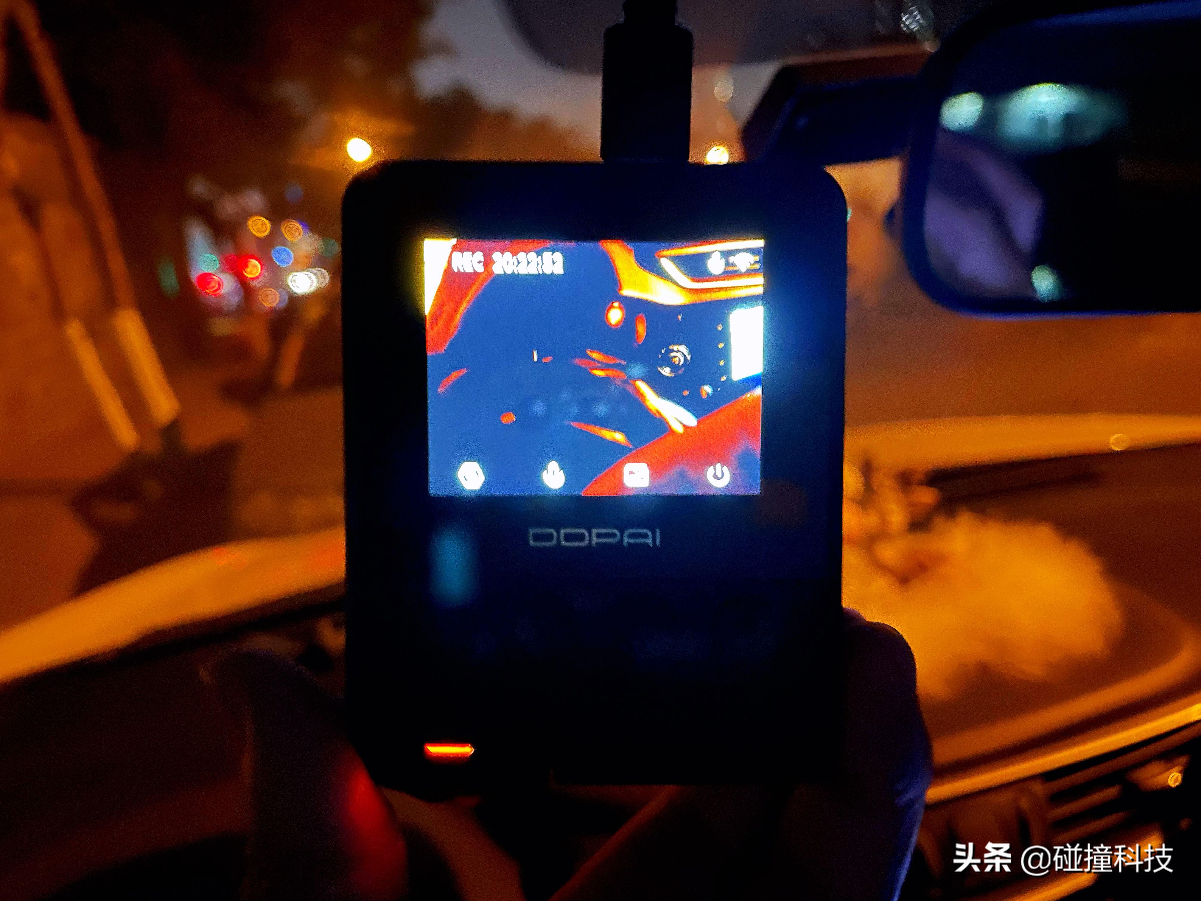 盯盯拍Z40:新手司机的第一台行车记录仪，支持语音控制和双AR导航