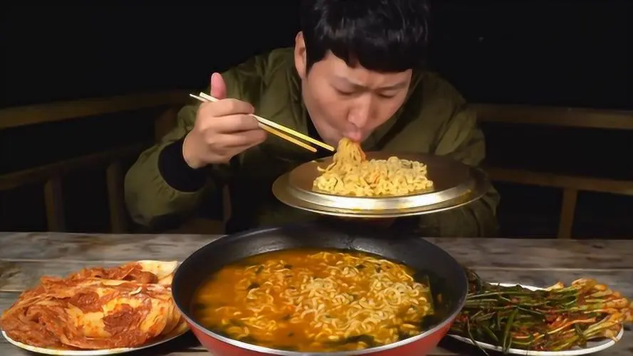 吃饭速度快与慢，哪种方式对肠胃最好？很多人的吃法做法都有问题