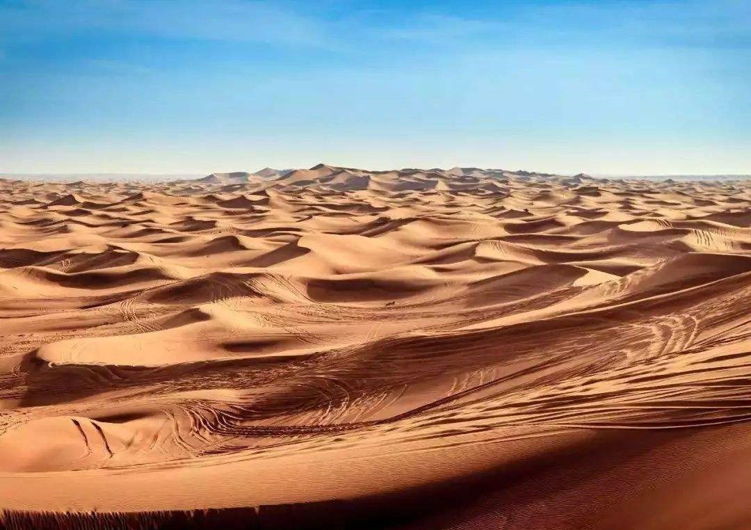 鲁卜哈利沙漠沙特阿拉伯地表沙漠广布,北部分布有大内夫得沙漠,面积约