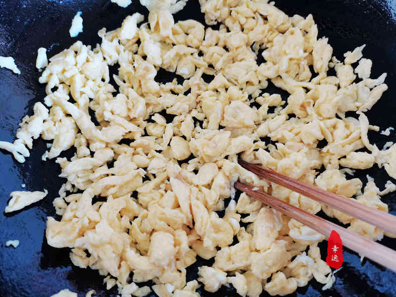 薄皮大馅的三鲜馅饺子，咬一口就能吃到虾仁，口感鲜香好解馋