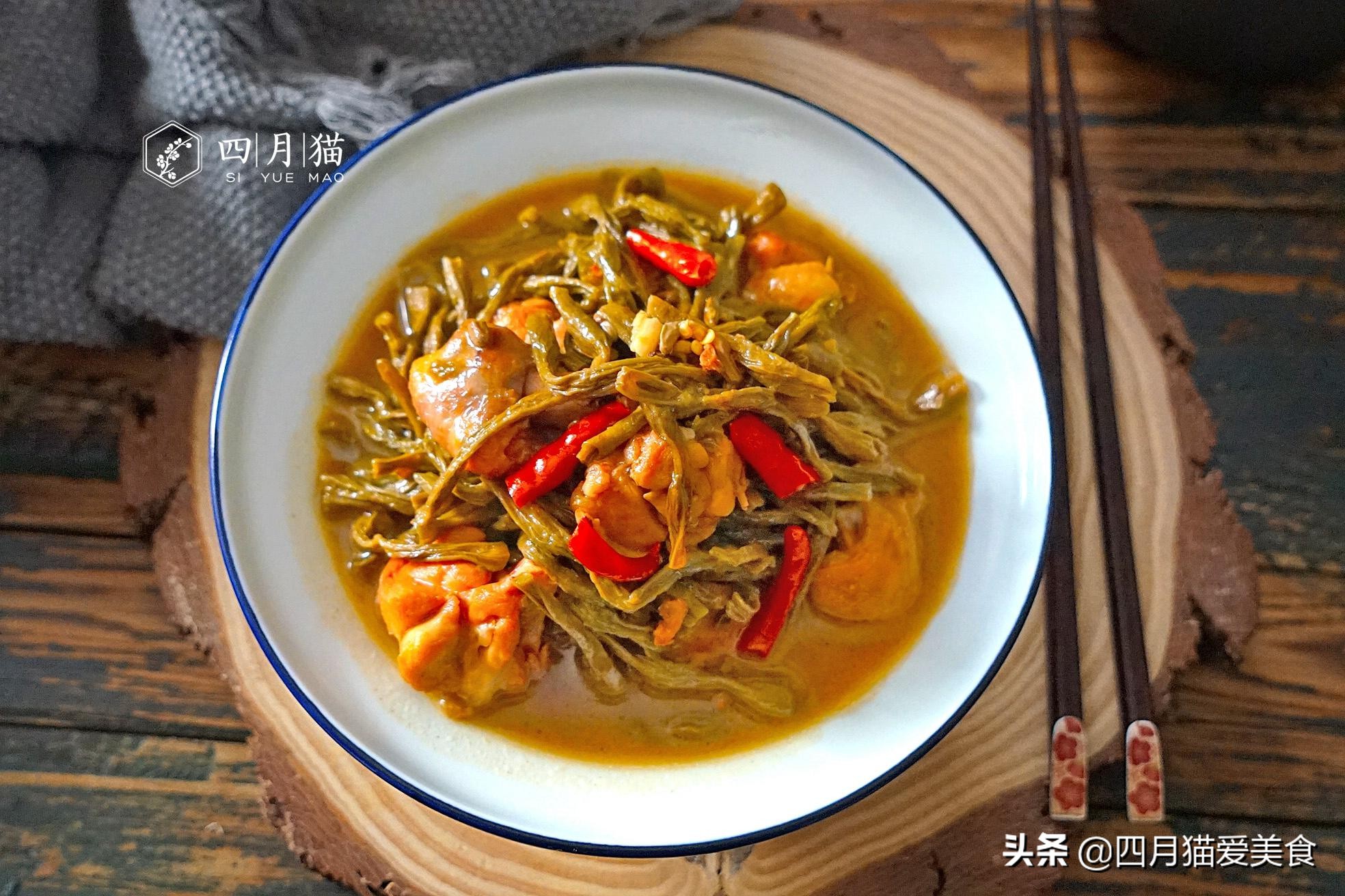 豆角晒干后，和鸡肉这样炖，味道好吃到嗨，我家每周要吃一次