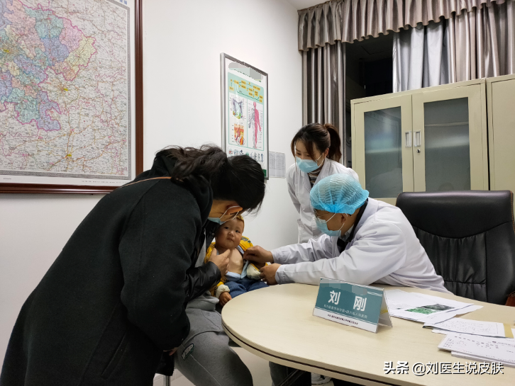 小孩脸上有白斑是啥病？医生：不是肚子“有蛔虫”，警惕这4种病