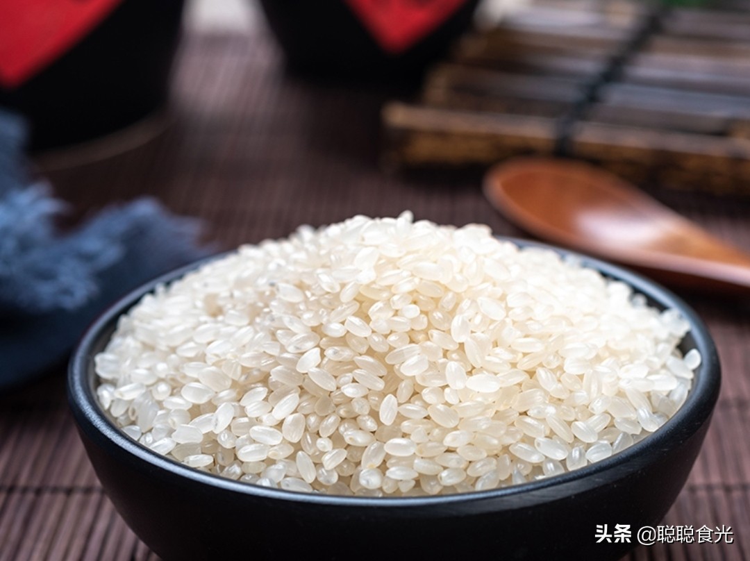 内行人买大米，不是越贵越好，认准米袋“3行字”，挑到优质好米