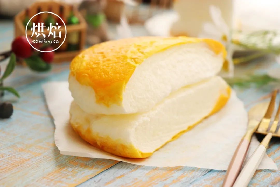 用平底锅煎了个蛋糕 播放量一不小心上了千万 软软呼呼像云朵