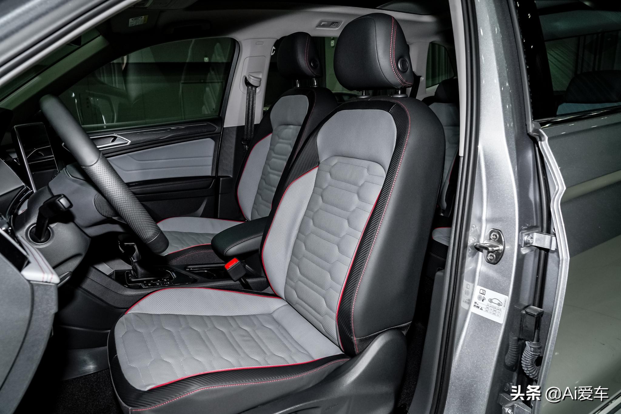 轴距近3米的德系家用SUV，油耗1.8L便宜好养，实拍大众途观L PHEV