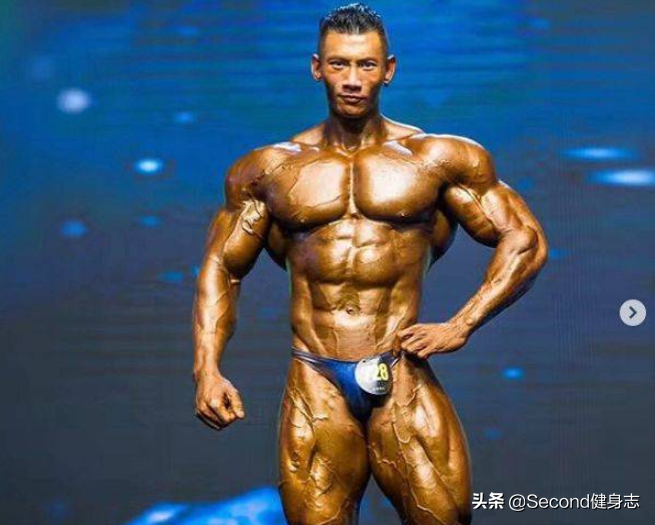 Korean Bodybuilder has Massive Chest Gap 