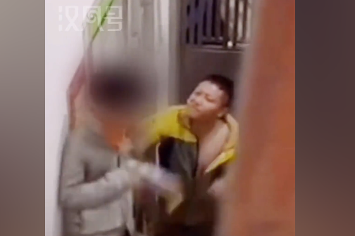 网购不能点差评？男子网购投诉快递员反遭报复，殴打之后还威胁
