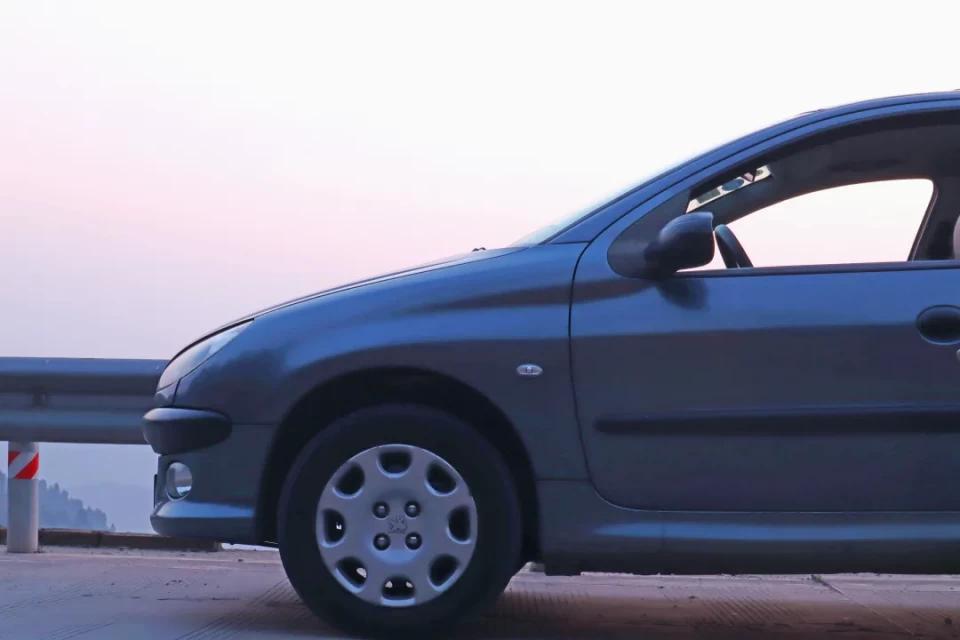 206故事其三：几千元能买到小破车，但买不到2007年的夏天