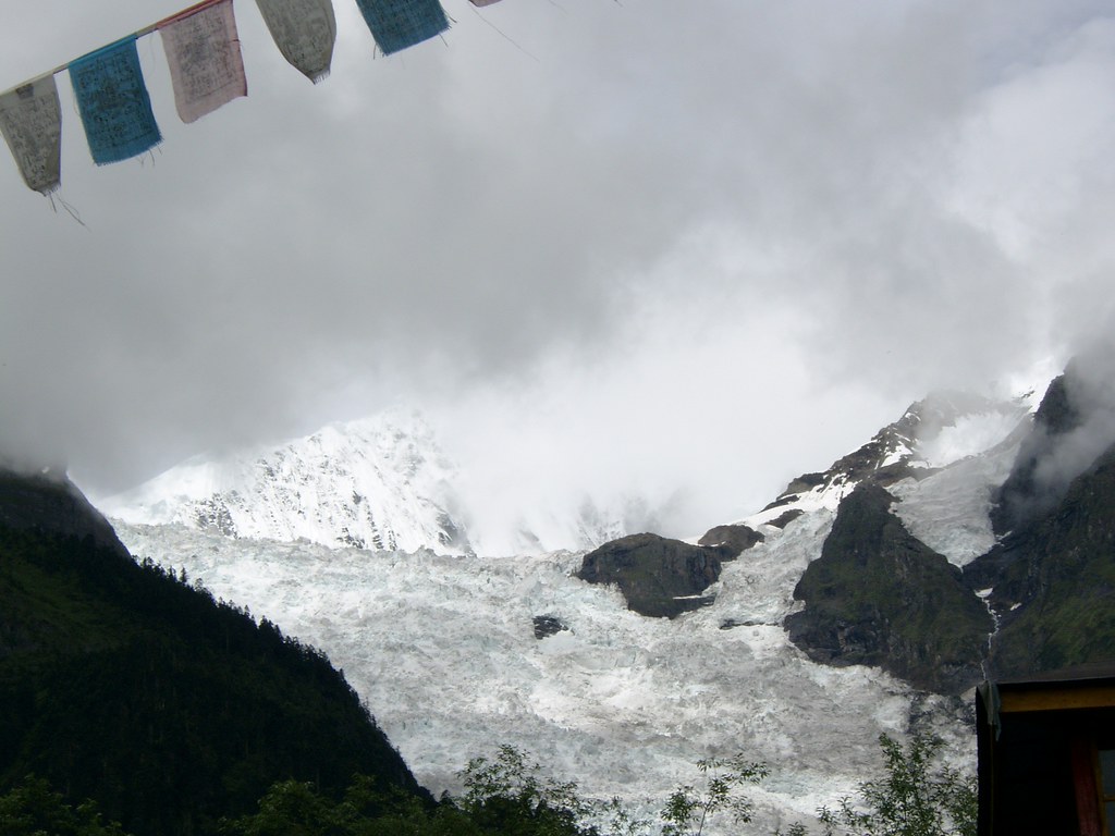 17名登山者神秘失踪，多年后登山日记被发现，里面记录着诡异经过