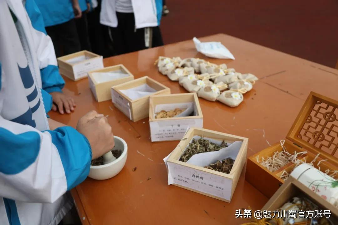 中医药文化进校：科学城一中弘扬传统文化，助力青少年健康成长