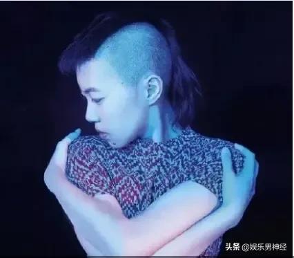 你以为窦靖童只是王菲窦唯的女儿吗，她的人生远比你想象的精彩