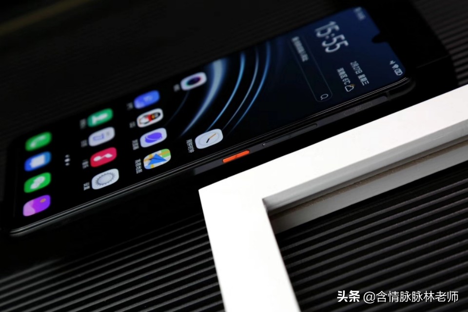 新款艾酷手机发布只要2998。6+128比小米9便宜一块钱。