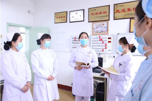 李麗：明德至善白衣美,，業(yè)精傾情為病人