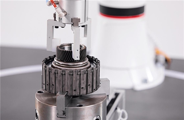 2025年與國外巨頭“正面剛”,珞石機器人憑什么？