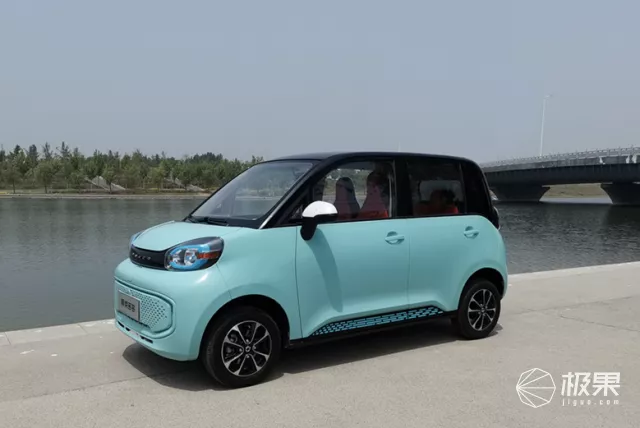 五菱再发豪华版mini EV！充电1小时能跑200公里，下一个买菜街车