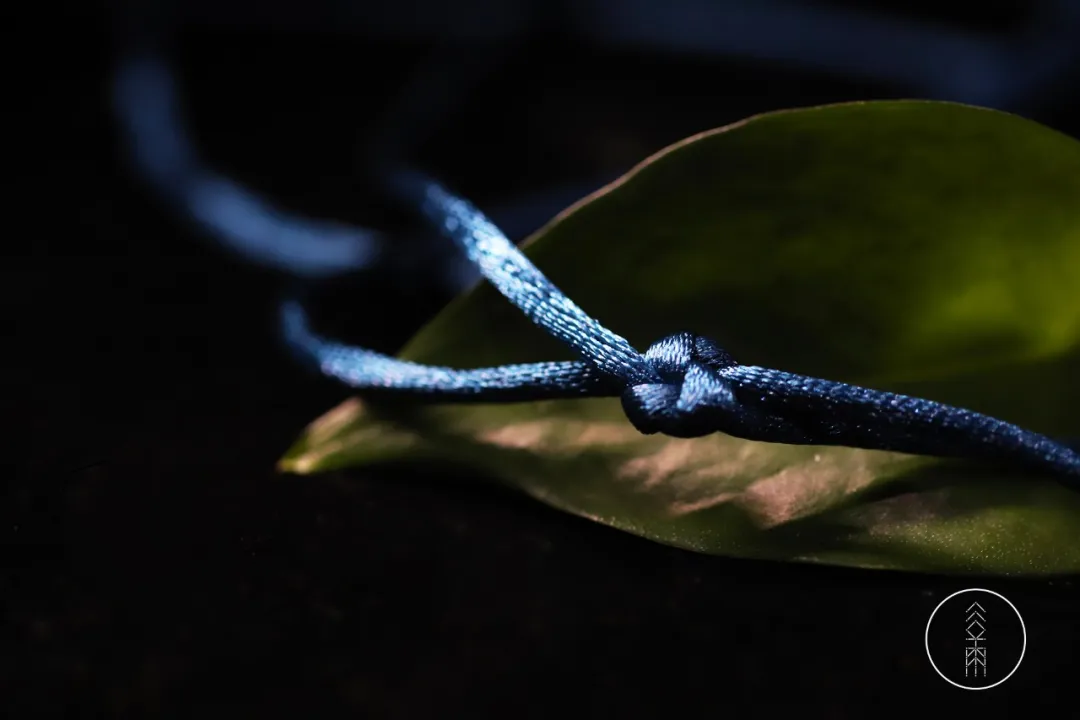彩绳纤纤，情意拳拳，编织一串生活的佳话