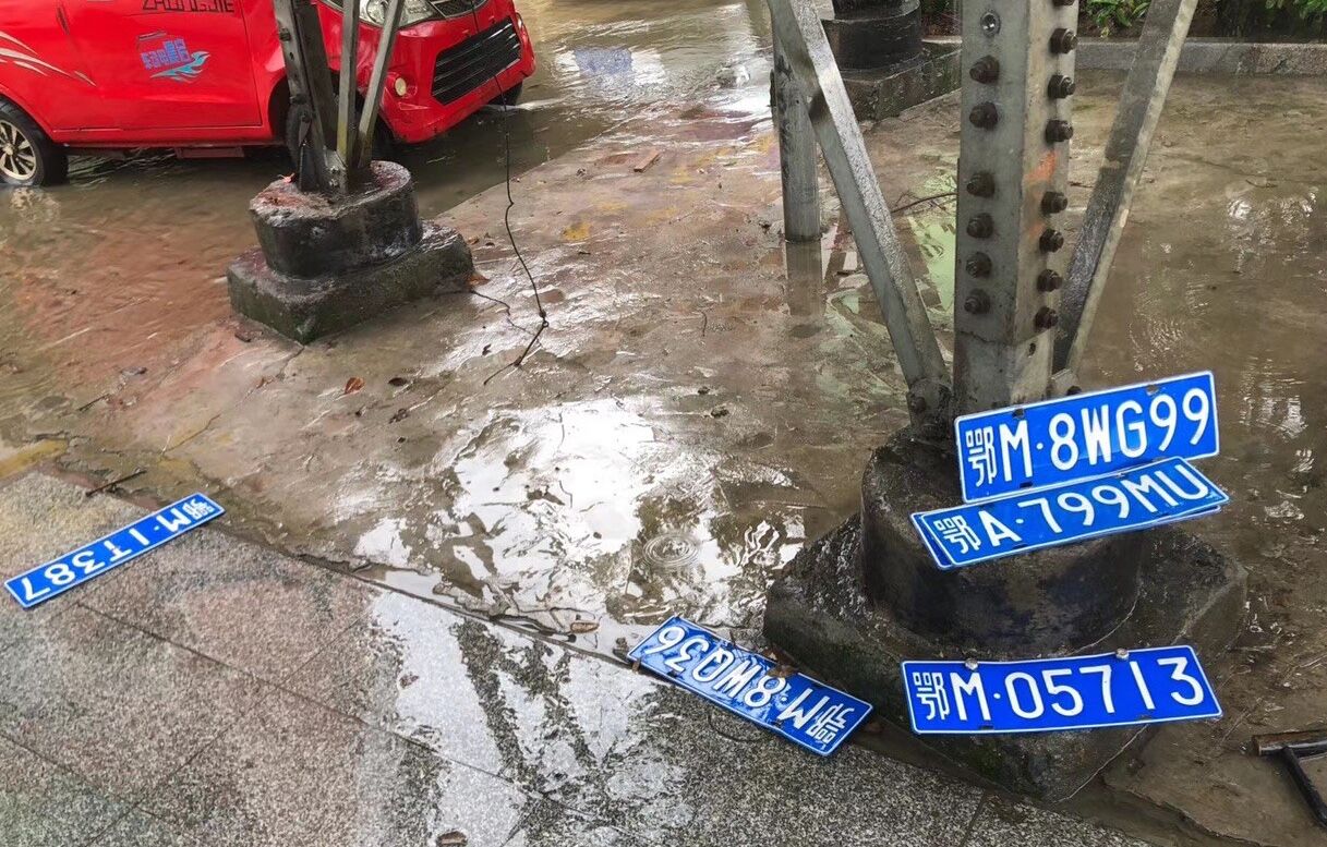 车在水里开过后，底盘有异响、动力下降、空调不给力？咋办？