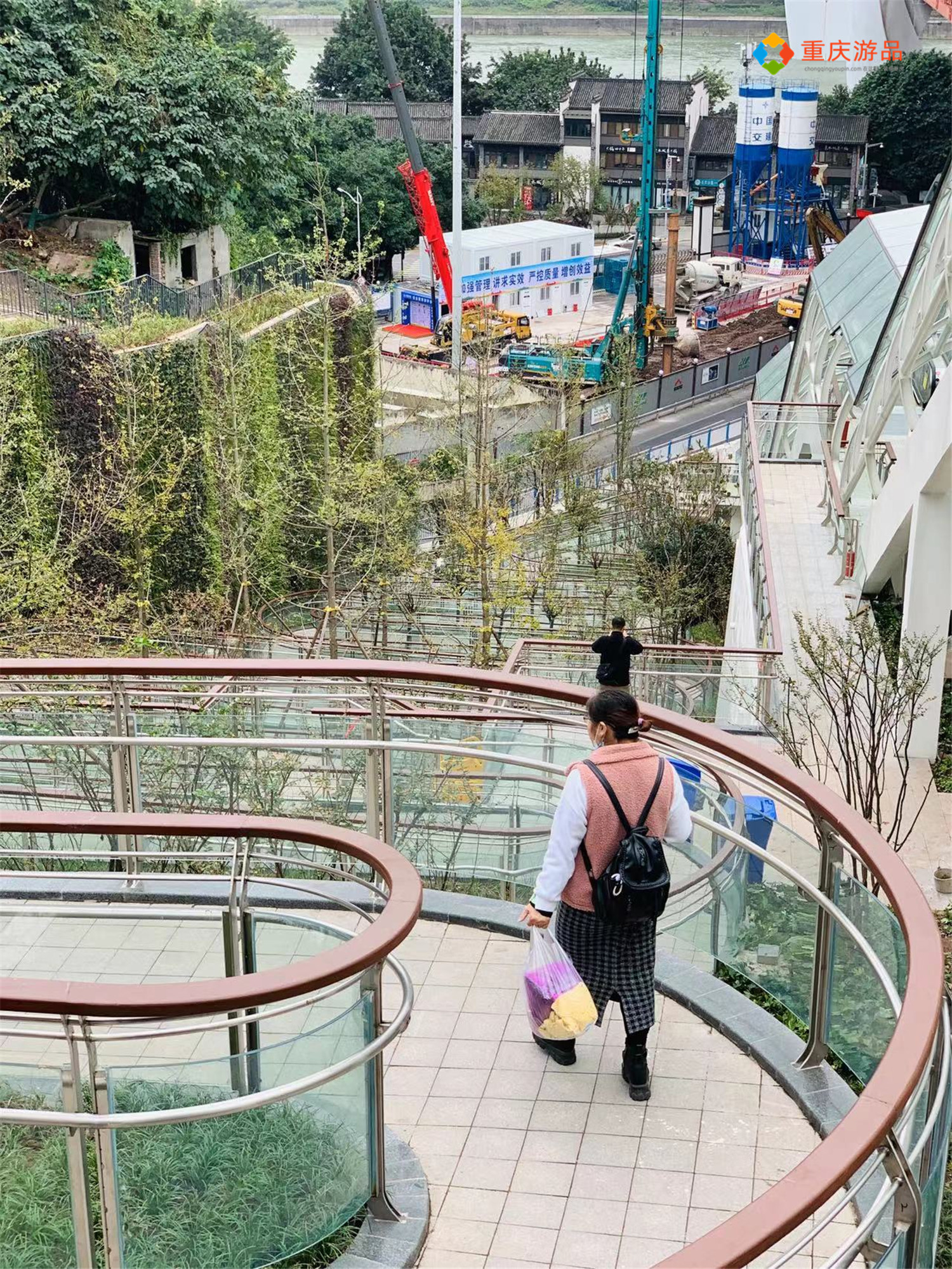 重庆又火了！300米观景步道却有19道拐，网友：不愧是山城
