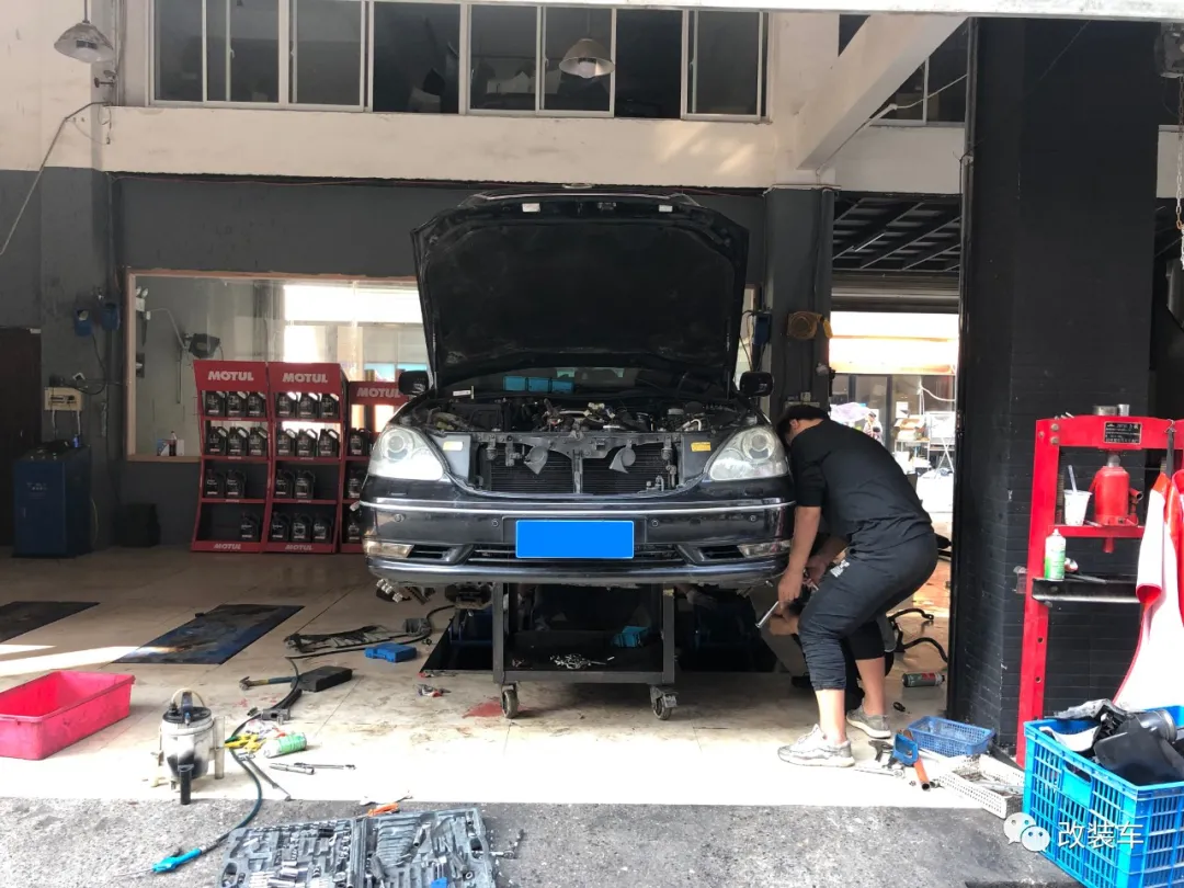 从修理厂到婚姻殿堂，夫妻共同打造低趴雷克萨斯LS430