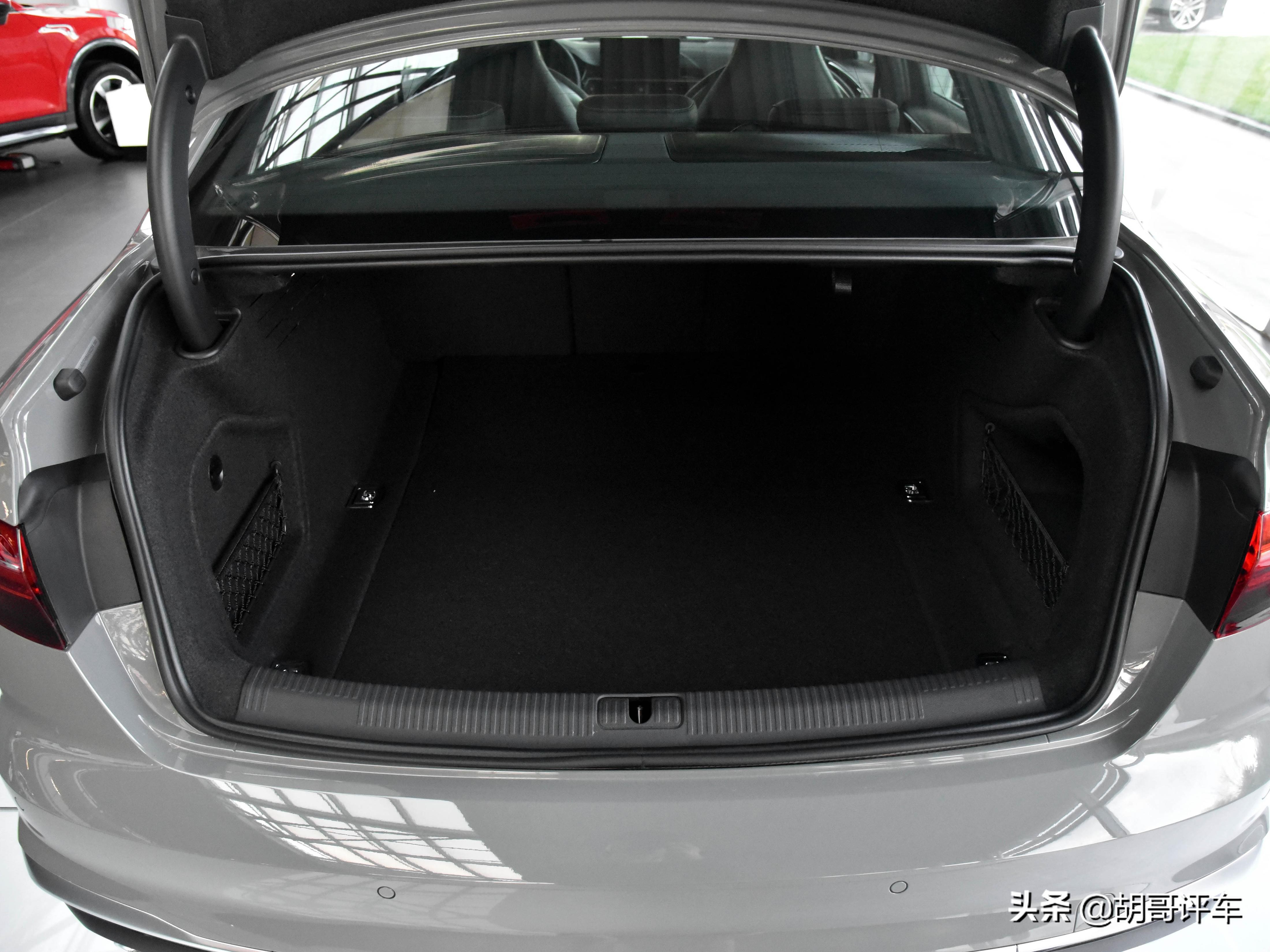 零百4.7s，外观时尚，动力凶猛，轴距超2米8，实拍奥迪S4