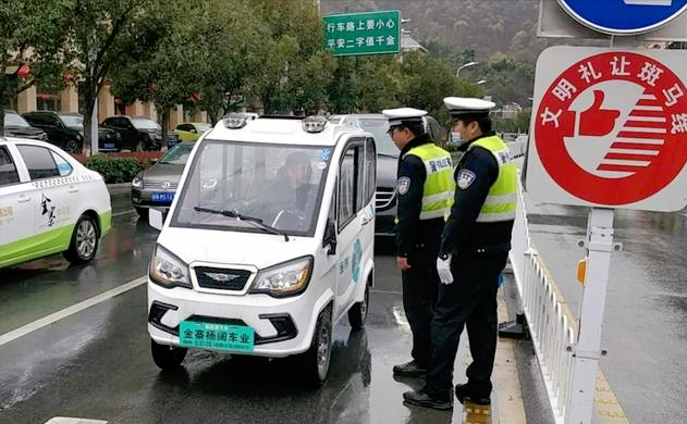 “老头乐”转正：考驾照年龄不限、归机动车但不能上高速