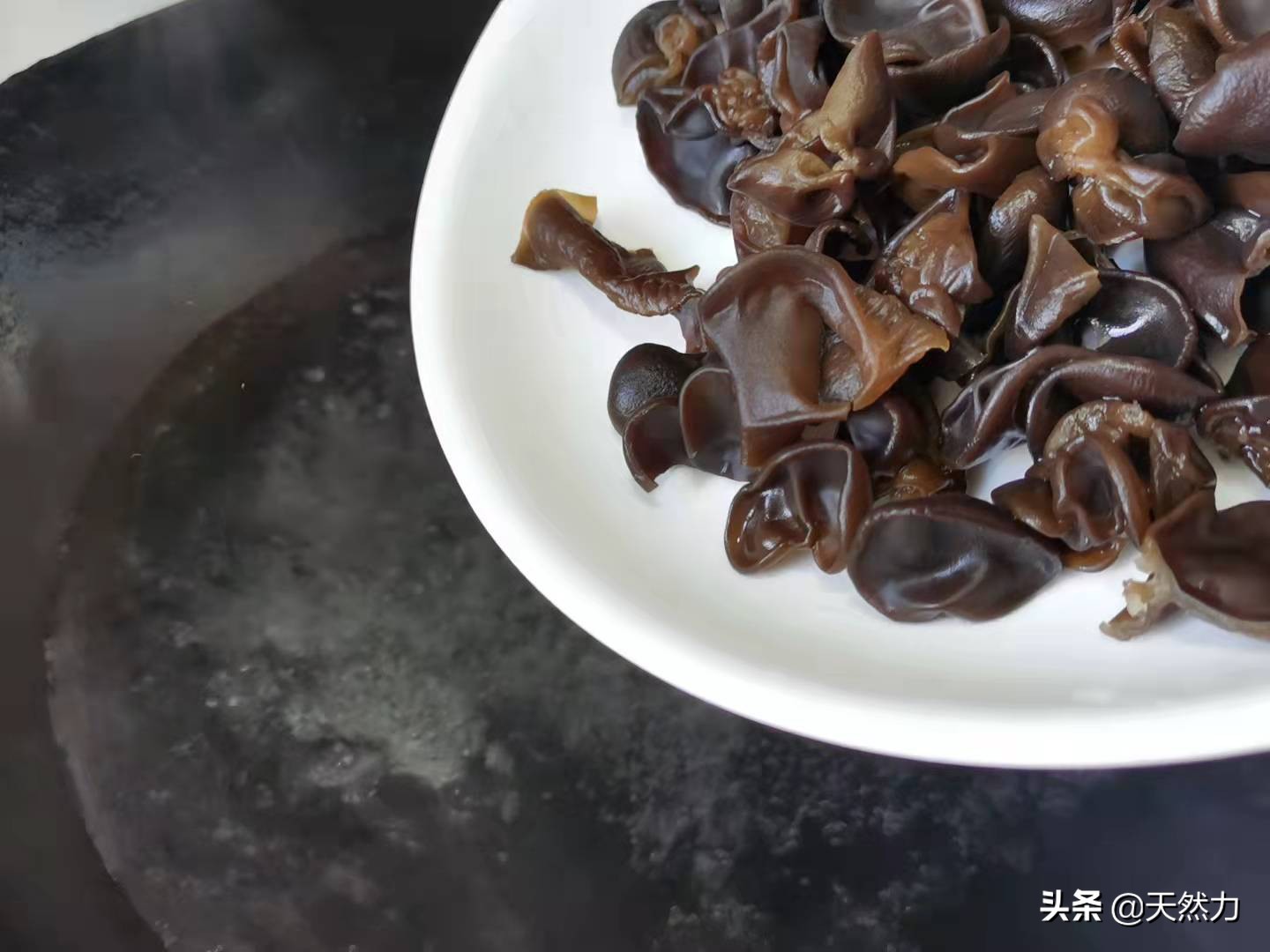 饭店的洋葱拌木耳是怎么做出来的，告诉你步骤和技巧，收藏好哦