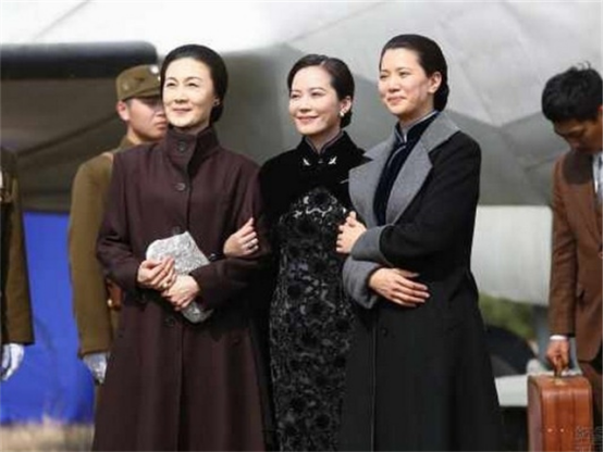 张灵甫说想吃饺子，妻子去割韭菜，他尾随到菜地对其脑后开了一枪