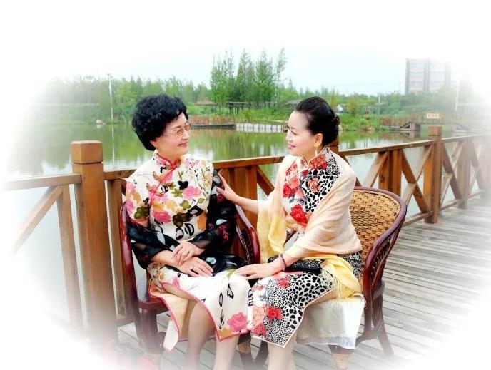 母亲节给妈妈准备什么礼物（母亲节到了同学们都为妈妈准备了精美的礼物）