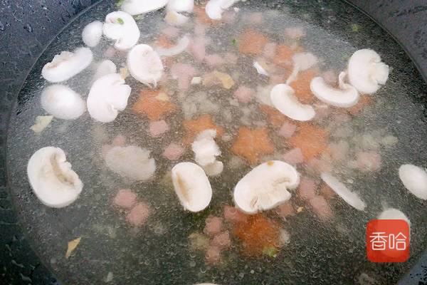 1个皮蛋，一把豆苗，教你几分钟做一锅美味营养春季美味，鲜的很