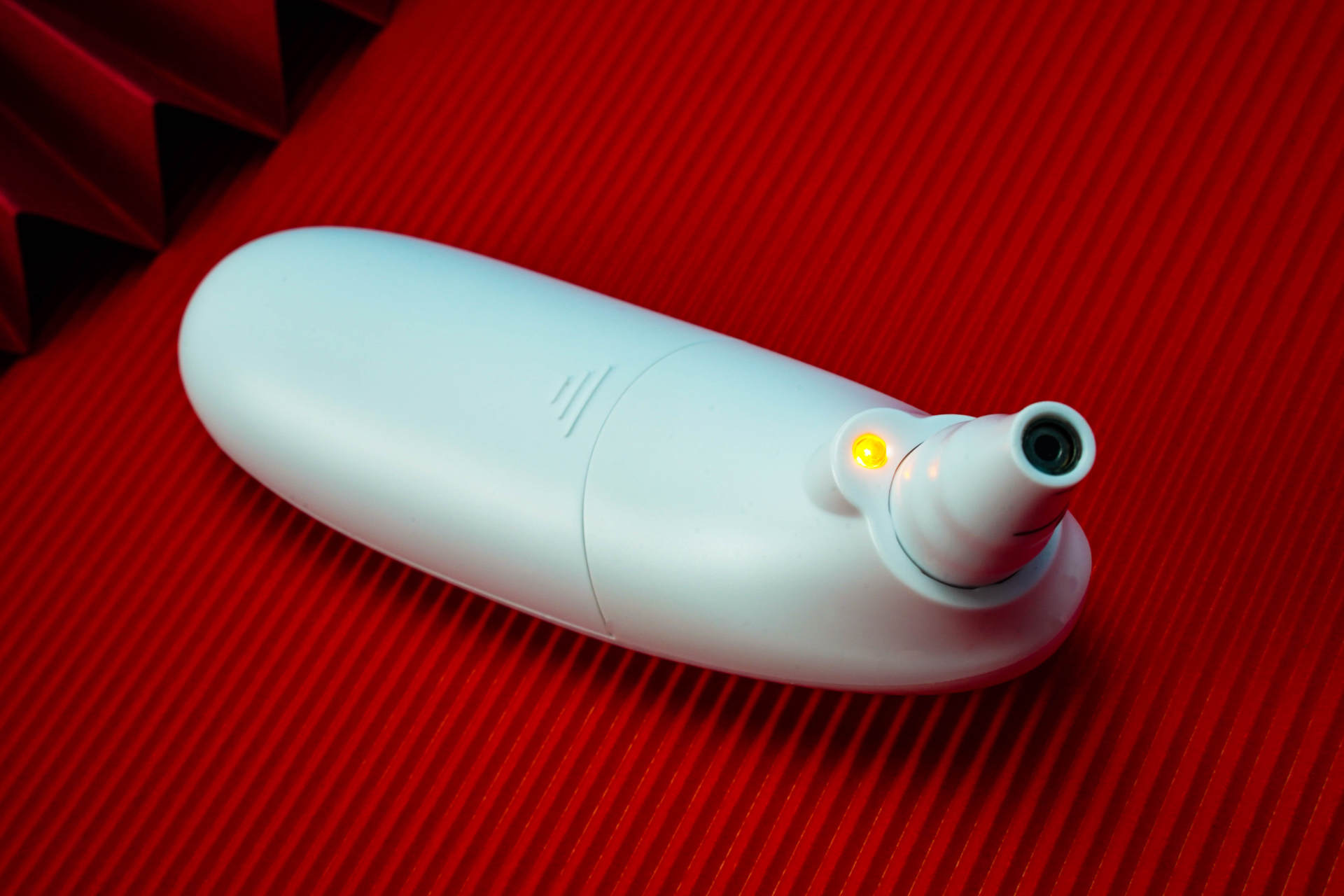 凡米耳温枪（发光版）：一秒测量，显示精准，晚上也能用