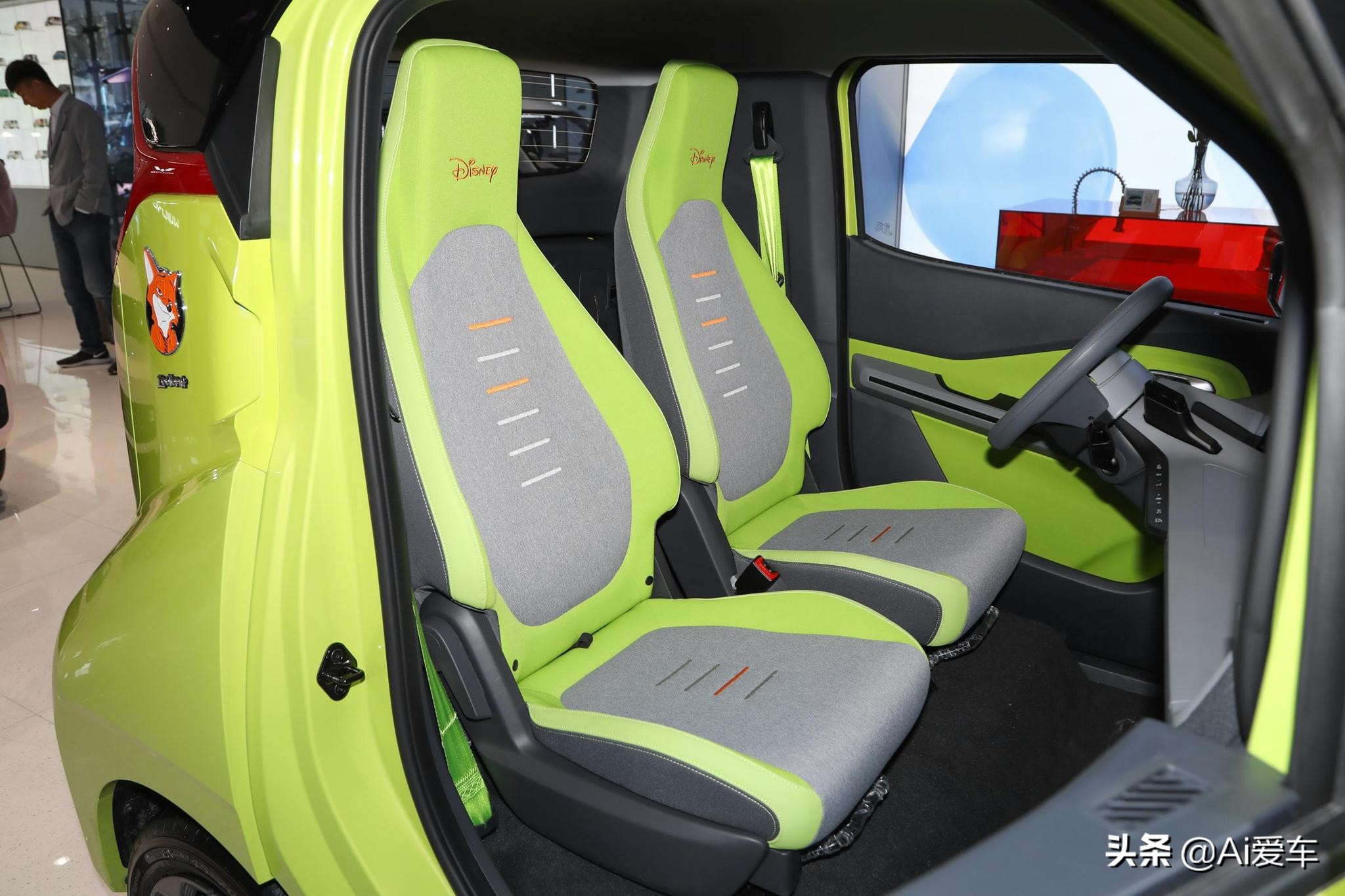 满电跑305公里，灵巧快充代步车，好开好养好停，实拍五菱Nano EV