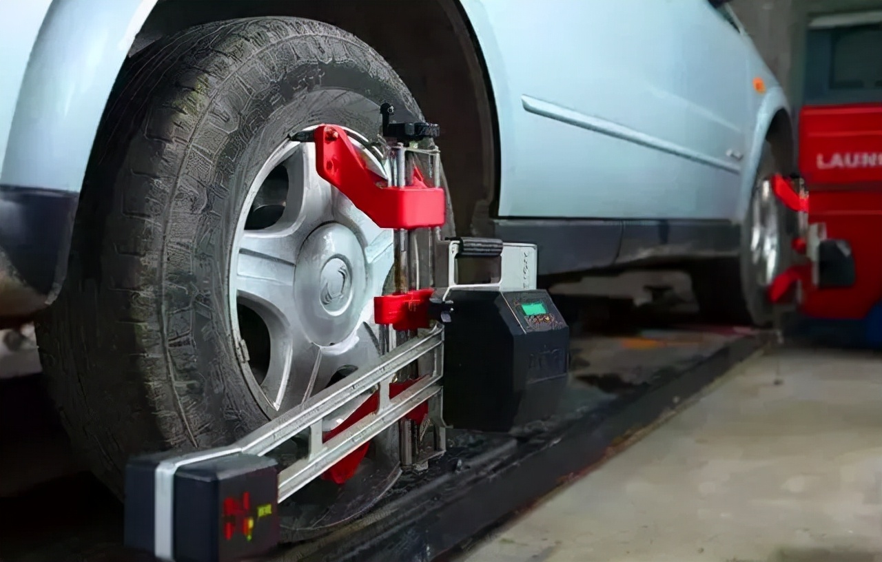 答:主销后倾,主销内倾,车轮外倾,车轮前束……我的天,这样的一问