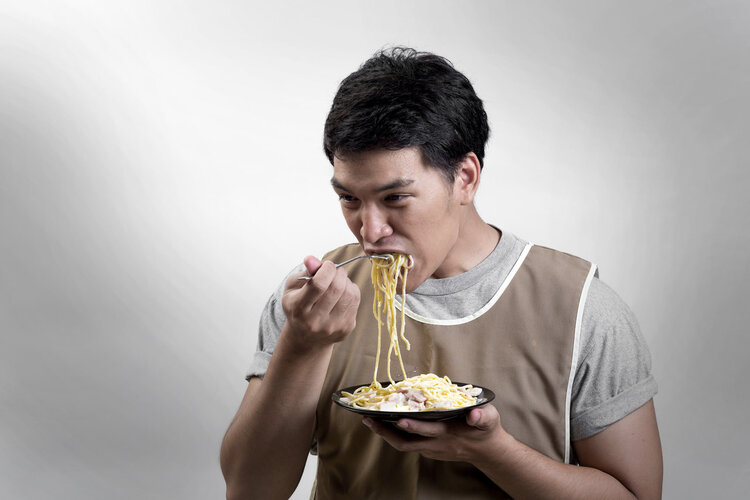 别把食道癌当咽炎！这些症状或是食道癌在“招手”，你身上有吗？