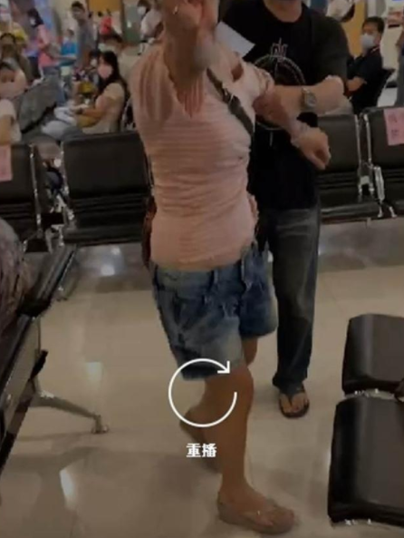 1997年，被拳王周比利一脚踢进医院的女星杨丽菁，如今怎样了？