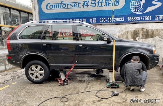轮胎作业</p><p>　　北欧旗舰SUV-XC90更换固特异轮胎小记 御乘系列不止静音