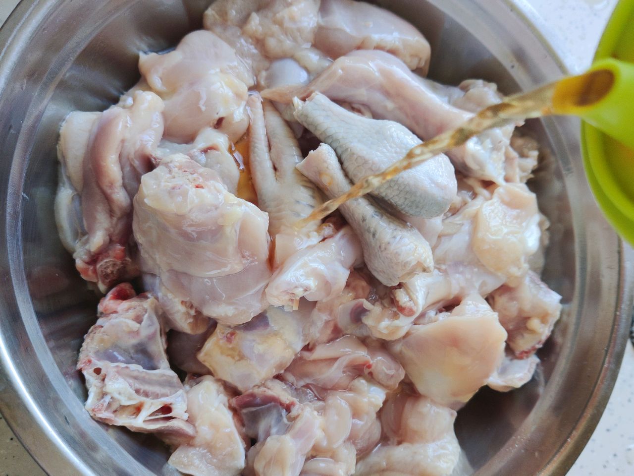 鸡肉这样做，大人孩子都爱吃，鲜嫩入味，爽滑可口，太赞了